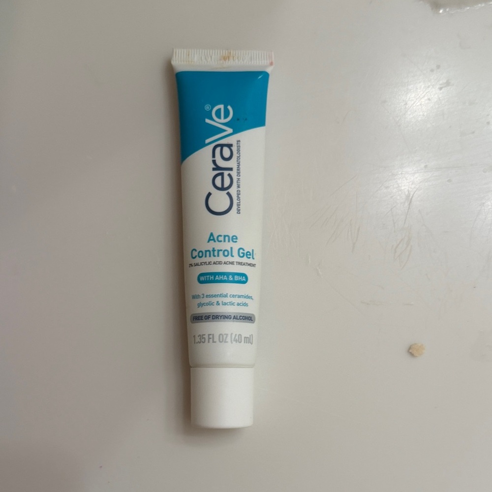 CeraVeAcne Control Gel - Blue and White Tube